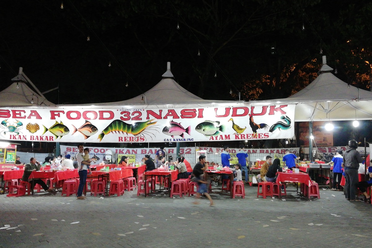 night-restaurant-indonesia